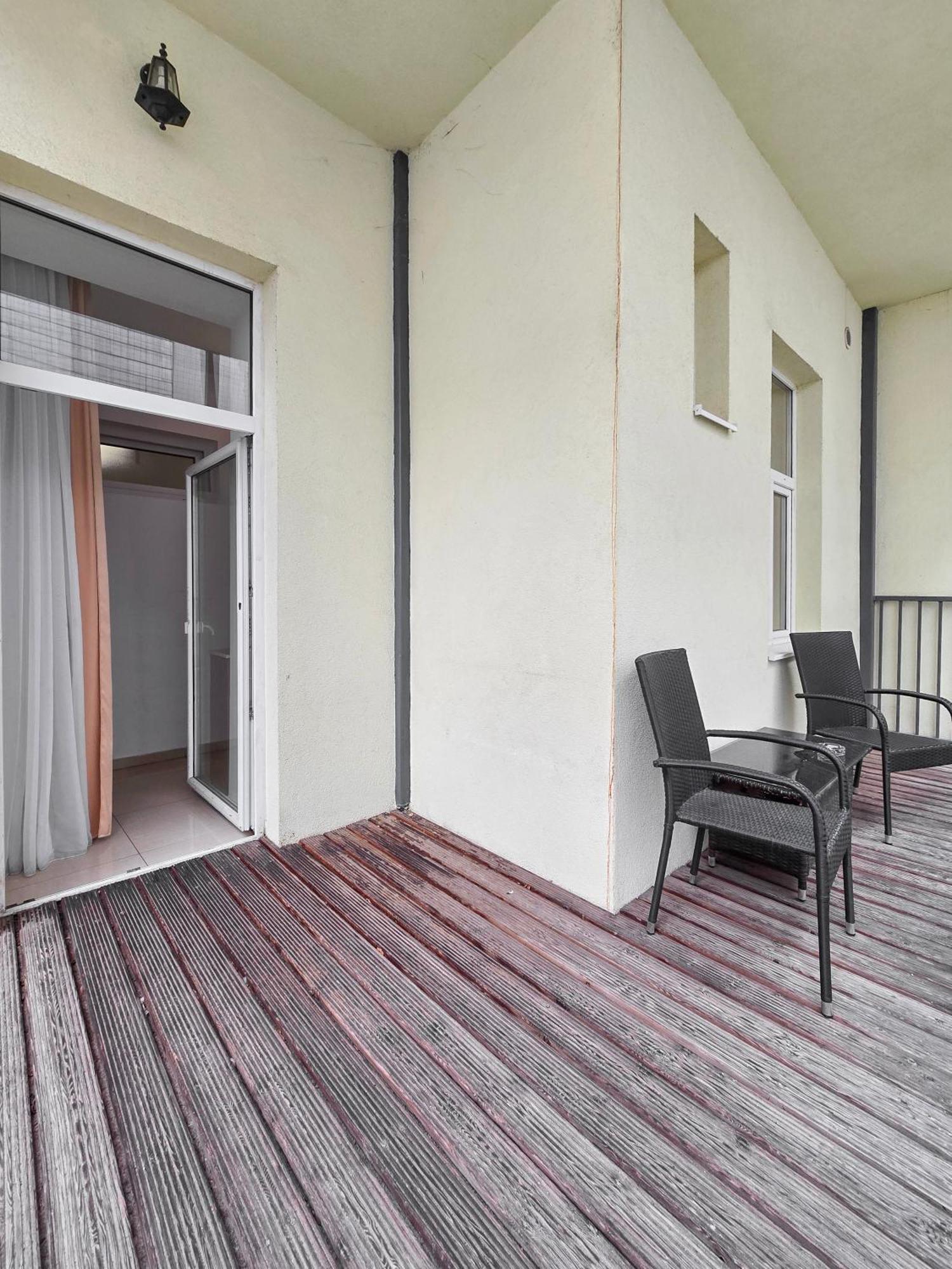 Spacious 3-bedroom Retreat With Balcony For 8 Near Millennium Tower * Viena