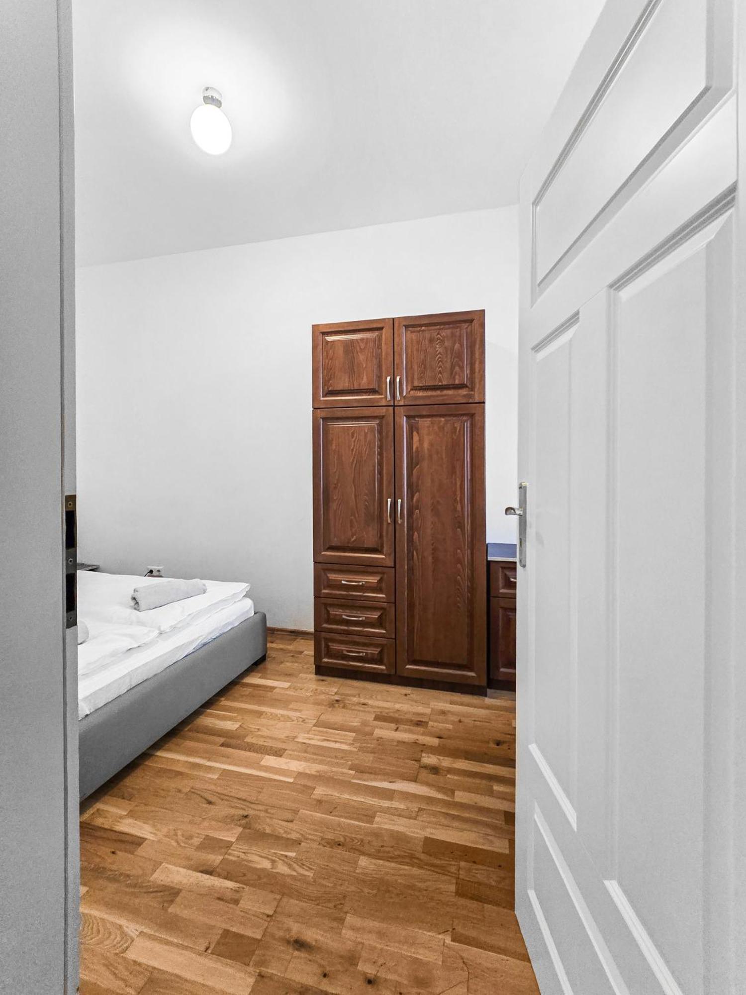 Spacious 3-bedroom Retreat With Balcony For 8 Near Millennium Tower Apartamento *
