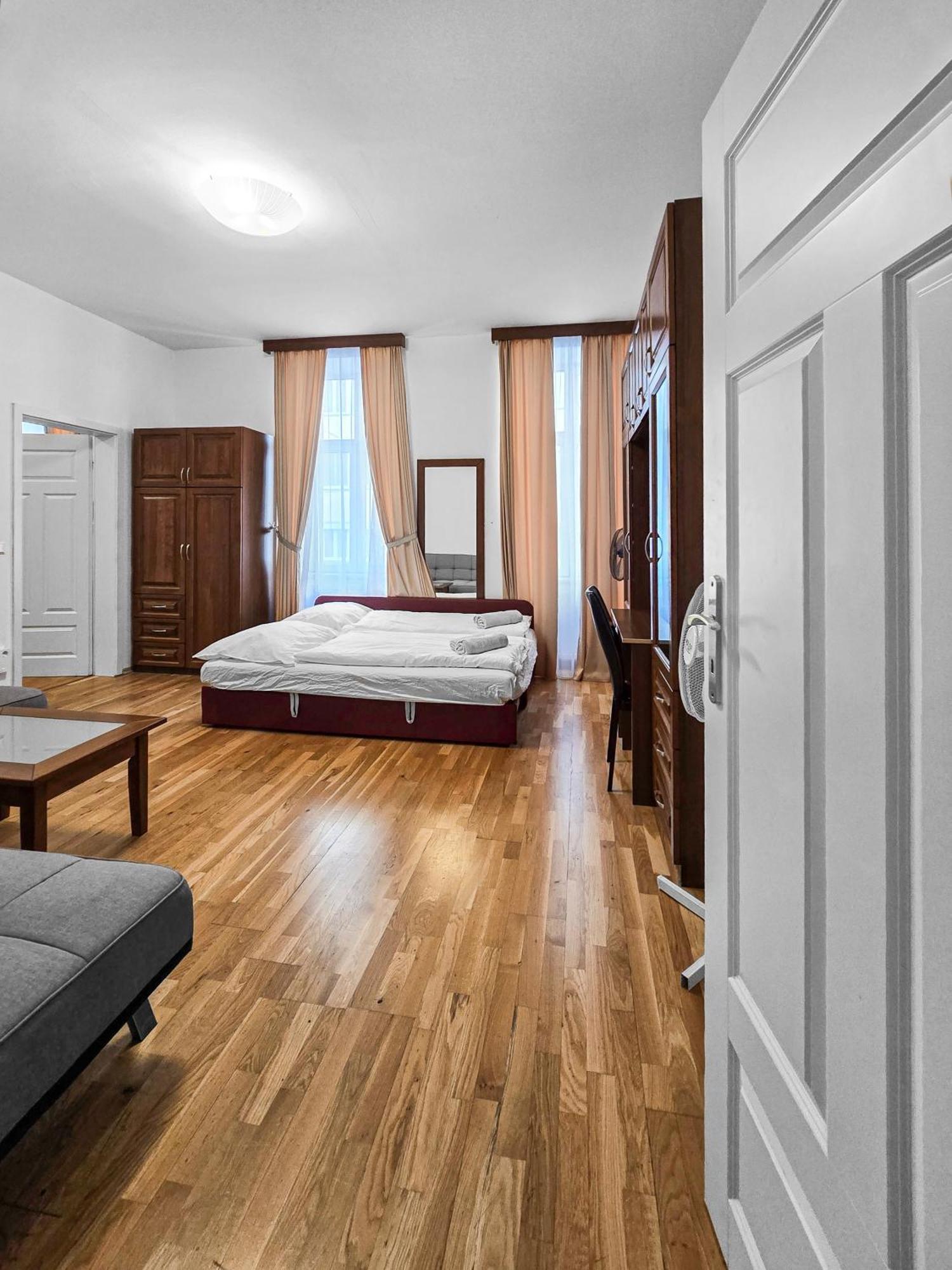 Spacious 3-bedroom Retreat With Balcony For 8 Near Millennium Tower Apartamento *